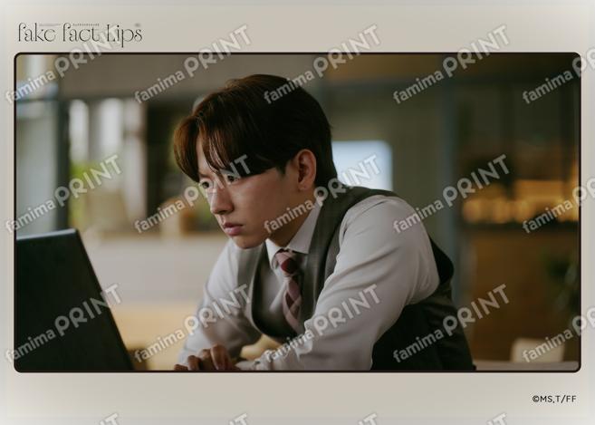 Fake Fact Lips05-01