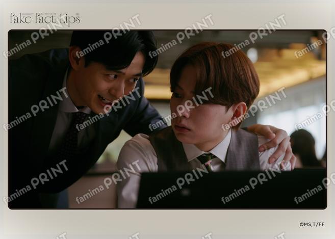 Fake Fact Lips04-01