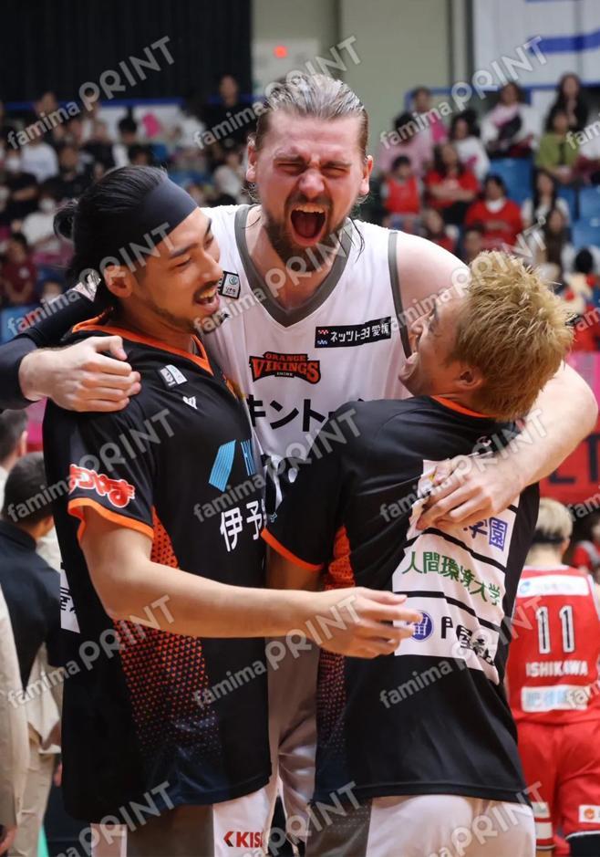 [Excellence Award] Winning entries from the Ehime Orange Vikings Photo Contest